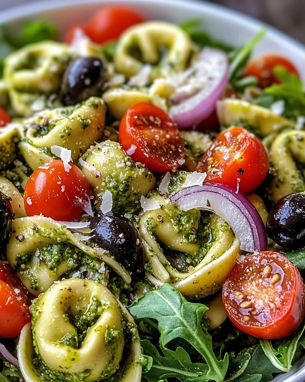 Tortellini-Salat mit Pesto