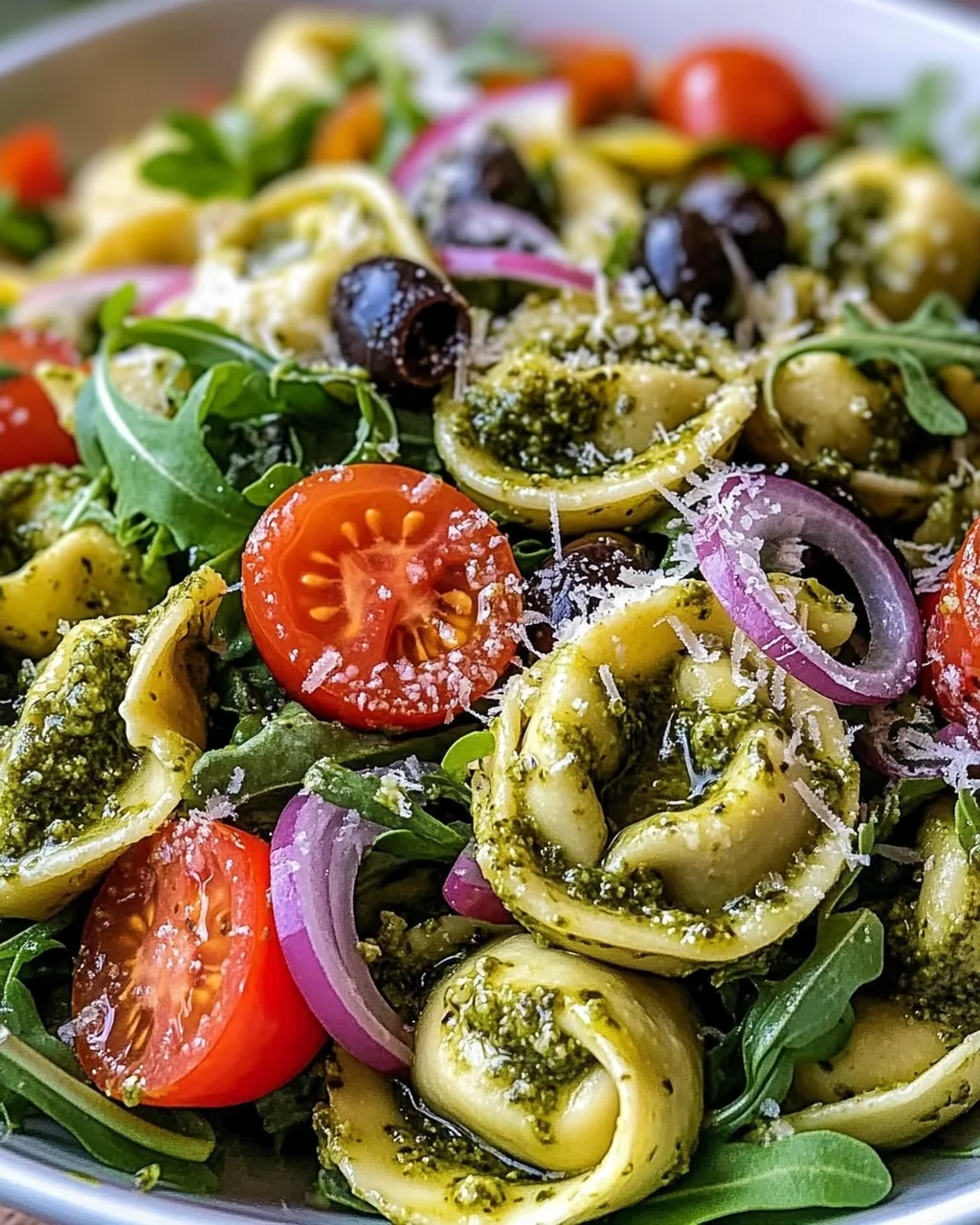 Tortellini-Salat mit Pesto